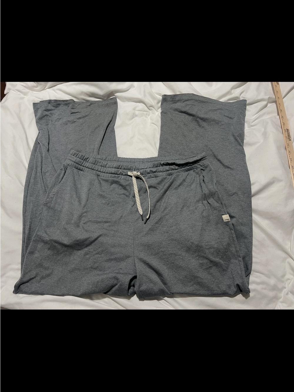 Vuori Women’s size XL gray wide leg lounge pants